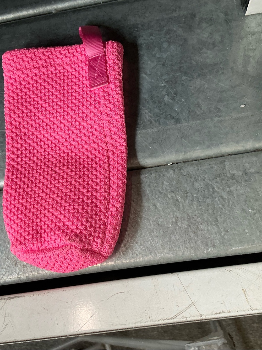 Bright Pink Textured Kitchen Cleaning Mitt - Non-Branded
